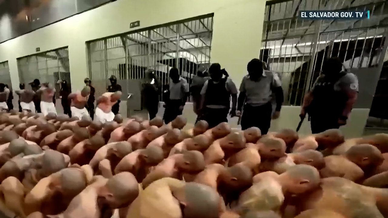 Inmates arrive at new mega-prison in El Salvador